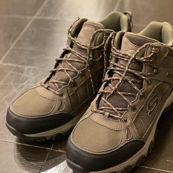 Skechers Shoes. - Picture 2 of 3